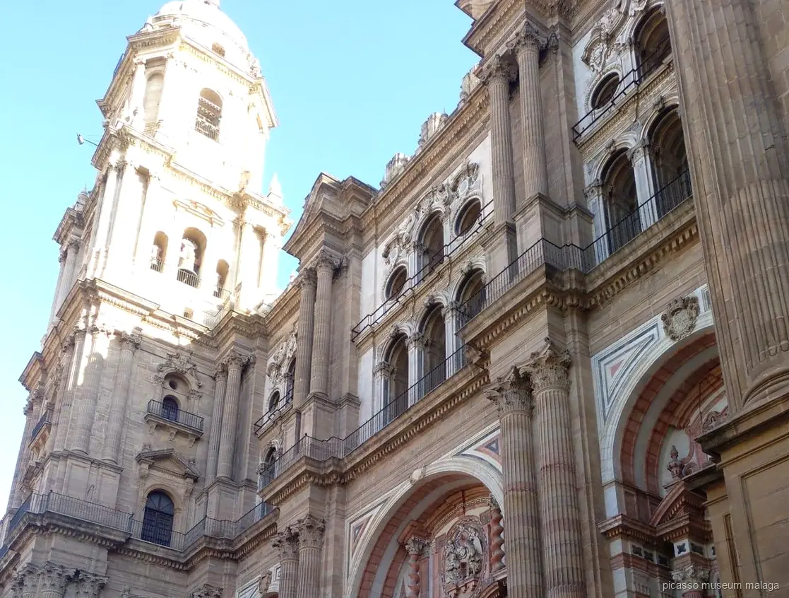 Facciata della Cattedrale di Malaga visitata nel tour cattedrale e Museo Picasso